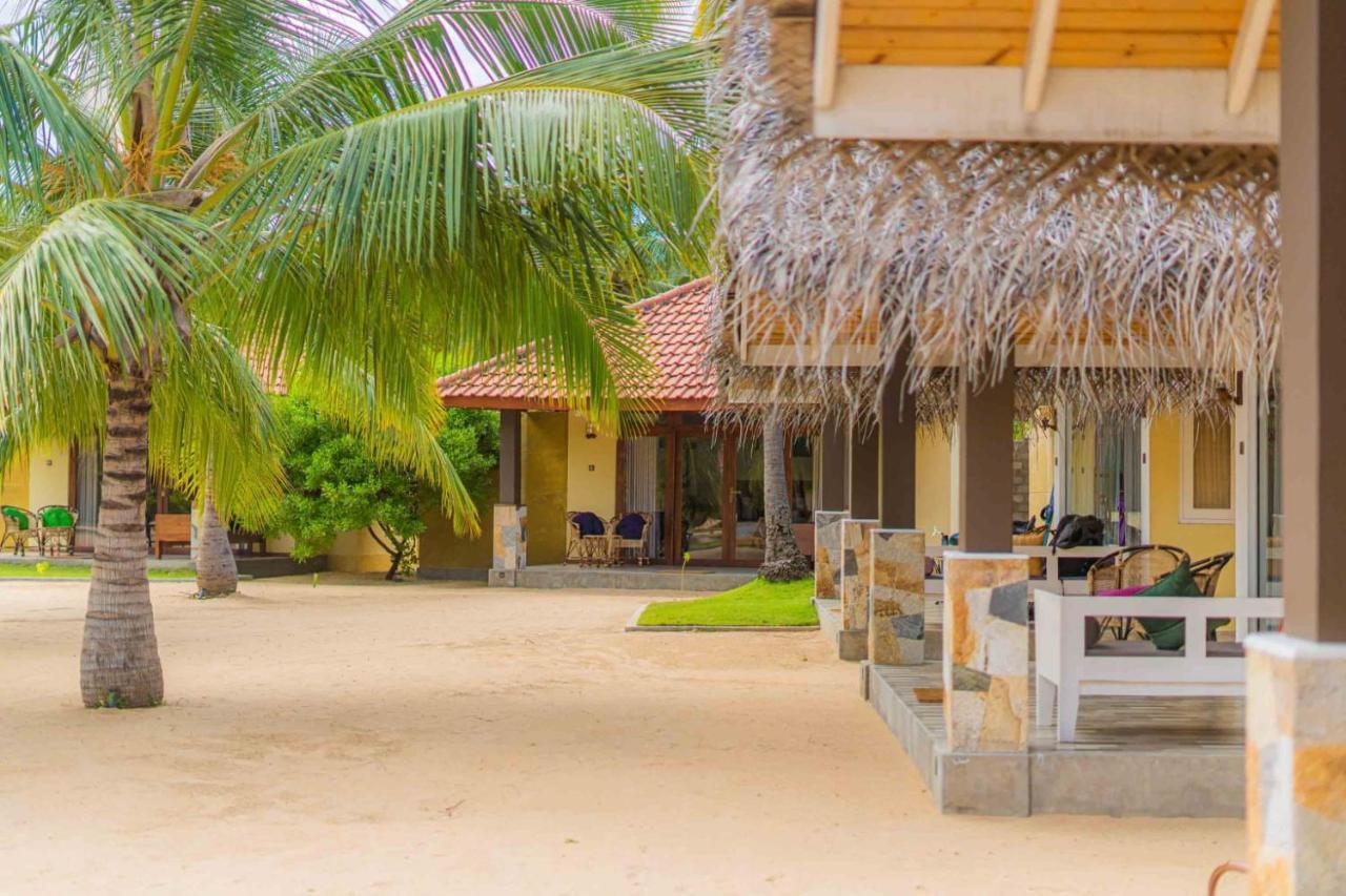Blue Waves Kite Surfing Beach Resort カルピティヤ エクステリア 写真