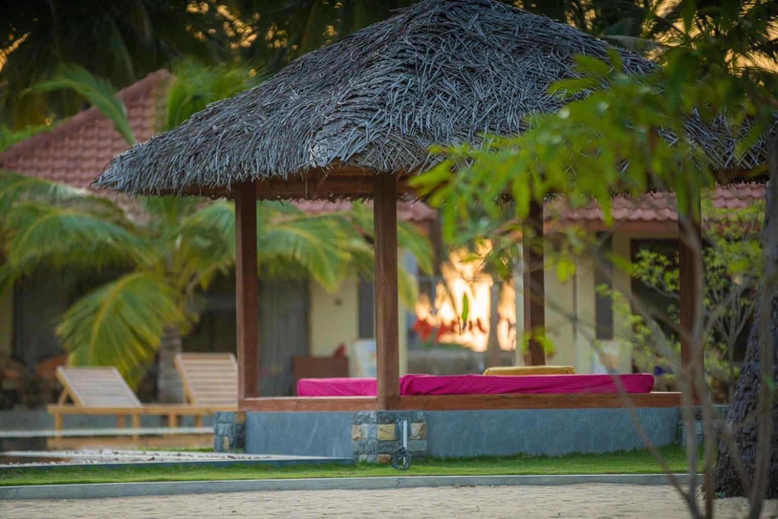 Blue Waves Kite Surfing Beach Resort カルピティヤ エクステリア 写真