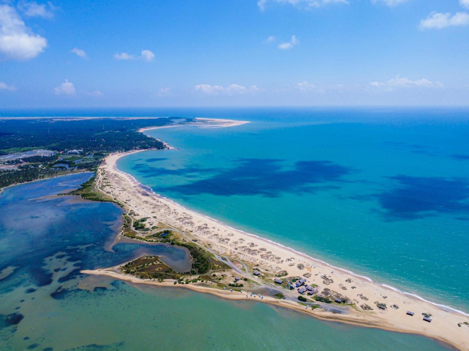 Blue Waves Kite Surfing Beach Resort カルピティヤ エクステリア 写真
