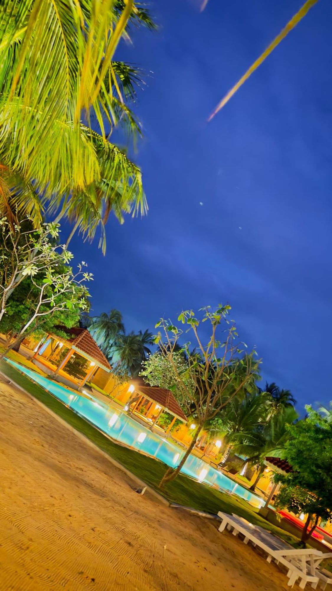 Blue Waves Kite Surfing Beach Resort カルピティヤ エクステリア 写真